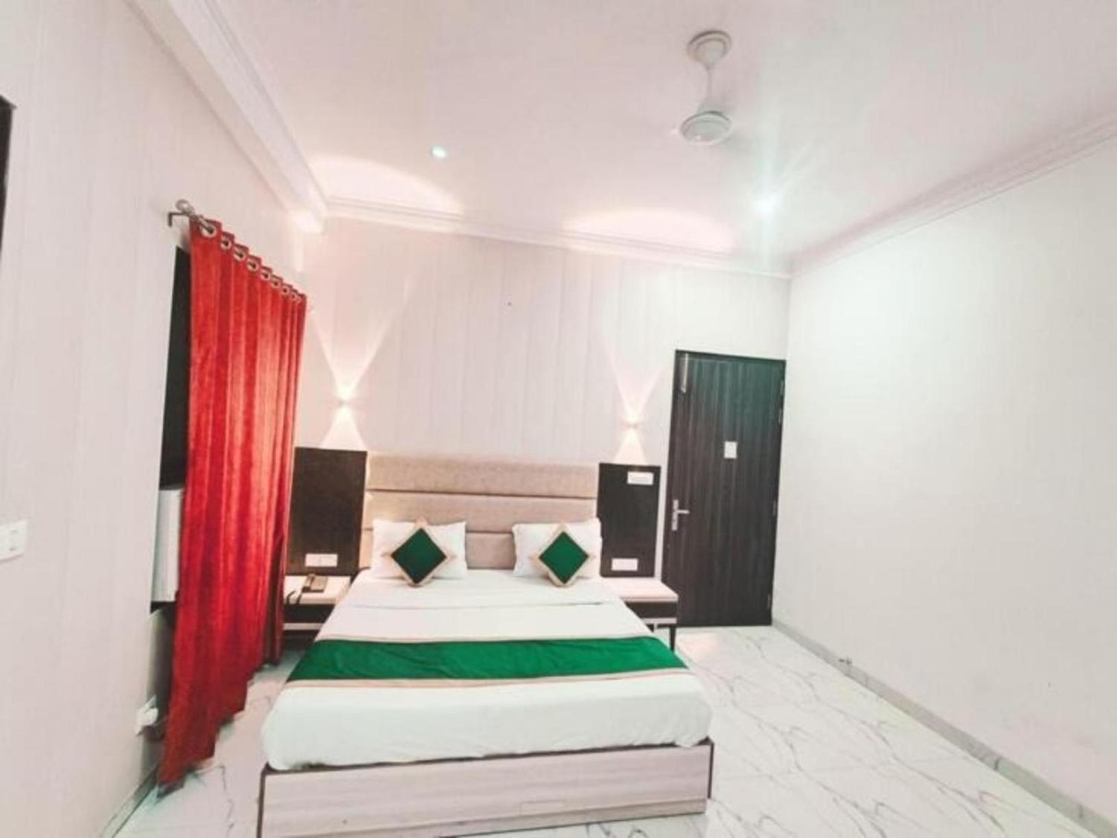 Hotel The Almora By Rs Global Near By Delhi International Airport With - Free Airport Drop 新德里 外观 照片